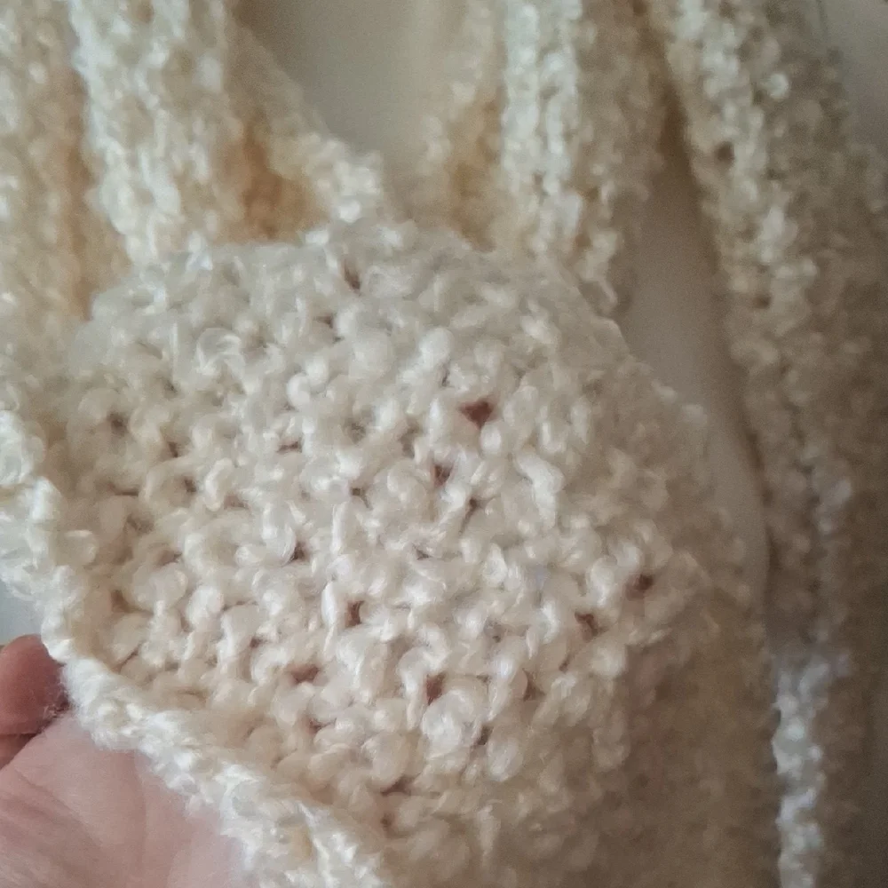 Elegant Cream Textured Scarf